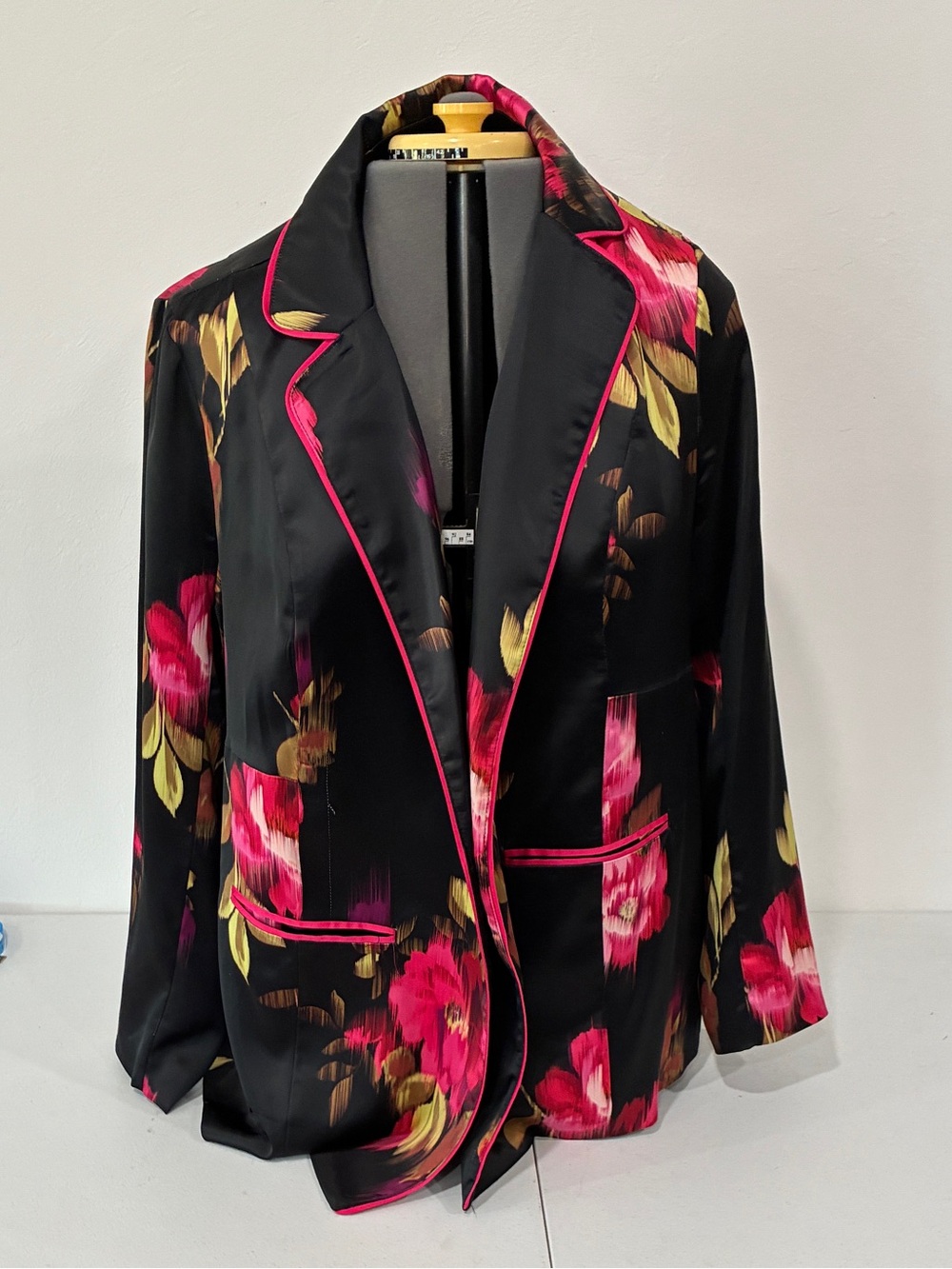 Torrid Black & Pink Floral Satin Relaxed Blazer Size 1X